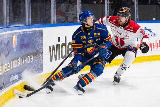Djurgårdens Victor Eklund och Örebros Linus Arnesson
