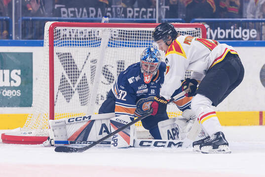 Växjös målvakt Ludvig Persson och Brynäs Lucas