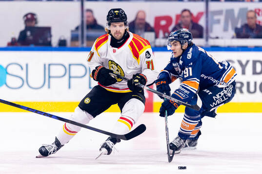 Brynäs Axel Jonsson-Fjällby och Växjös Felix Robert