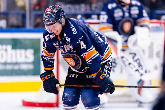 Växjös Keegan Lowe har ont