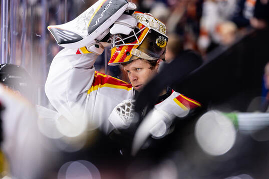 Brynäs målvakt Collin Delia deppar