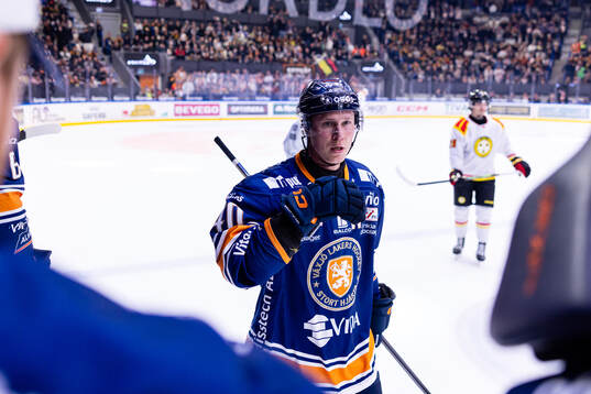 Växjös Dennis Rasmussen jublar