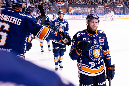 Växjös Brogan Rafferty jublar