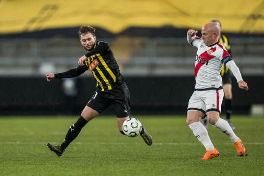 Adam Lundkvist of Häcken and Isi Palazon of Rayo Vallecano