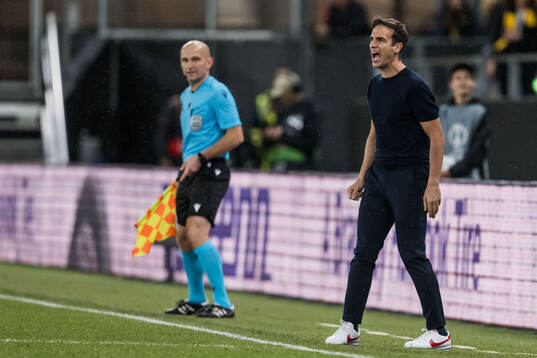 Head coach Inigo Perez of Rayo Vallecano