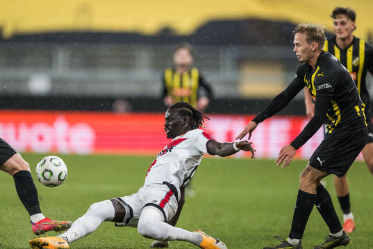 Pathe Ciss of Rayo Vallecano and Pontus Dahbo of Häcken