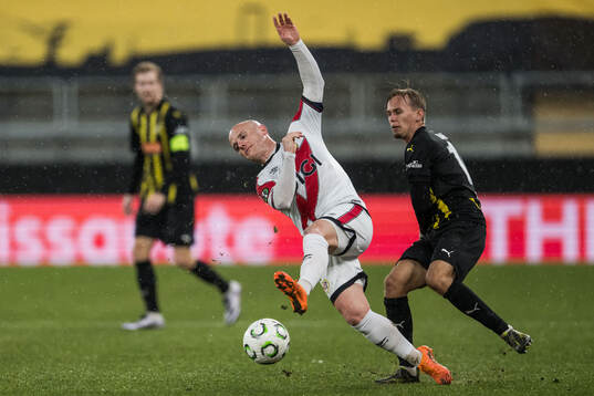 Isi Palazon of Rayo Vallecano and Pontus Dahbo of Häcken