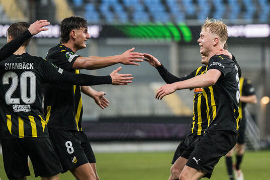 Isak Brusberg of Häcken celebrates with Silas Andersen