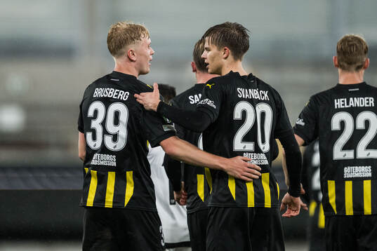 Isak Brusberg of Häcken celebrates with Adrian Svanbäck