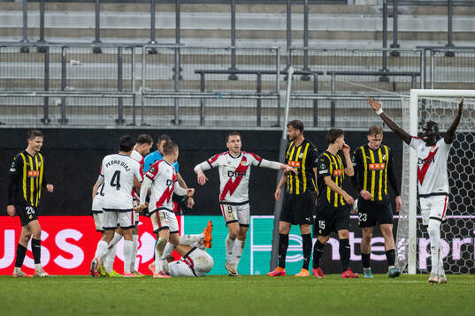 Olle Samuelsson of Häcken looks at Alvaro Garcia of Rayo