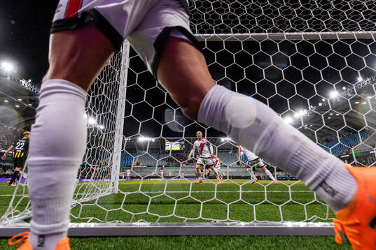 Isi Palazon of Rayo Vallecano celebrates