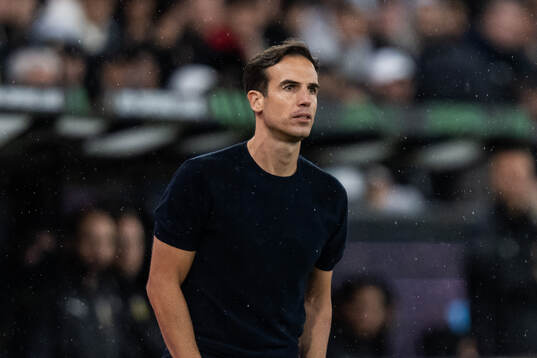 Head coach Inigo Perez of Rayo Vallecano
