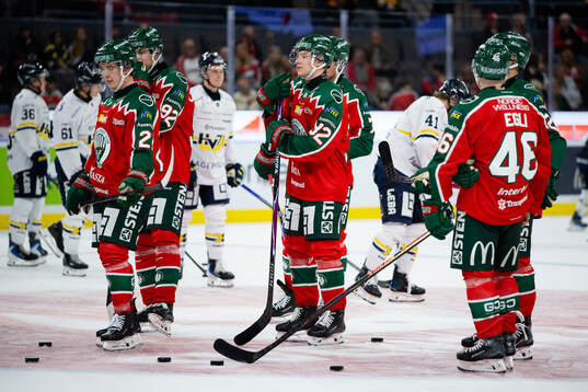 Frölundas spelare värmer