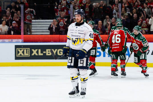 HV71s Riley Woods deppar