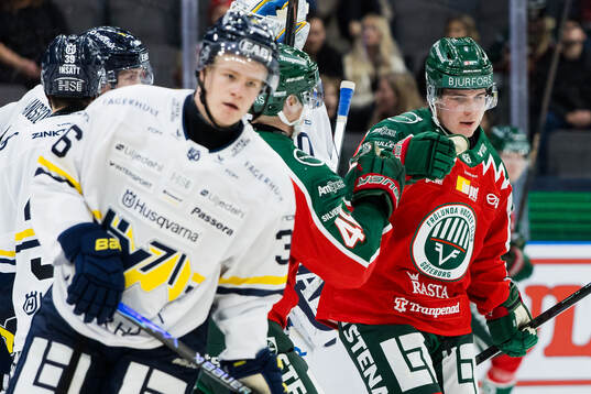 Frölundas Jere Innala jublar
