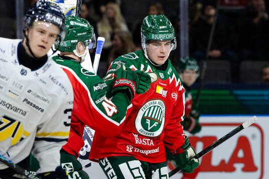 Frölundas Jere Innala jublar