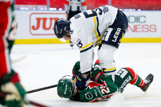 HV71s Andreas Borgman och Frölundas Jere Innala