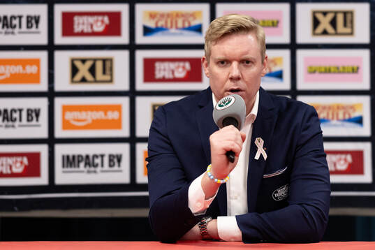 HV71s tränare Anton Blomqvist på presskonferensen
