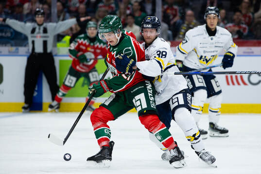Frölundas Jere Innala och HV71s Olle Alsing