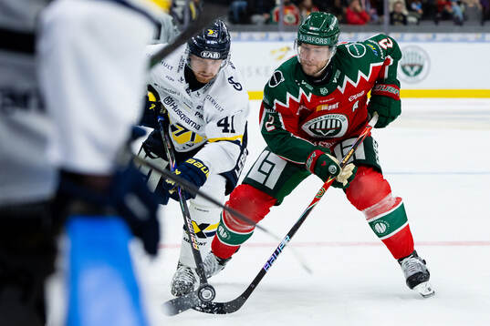 HV71s Riley Woods och Frölundas Christian Folin