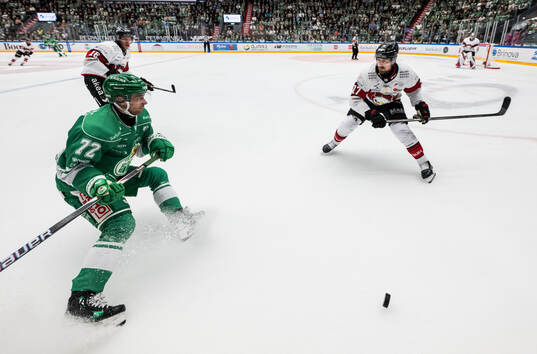 Rögles Daniel Zaar och Malmö Redhawks Johan Ivarsson