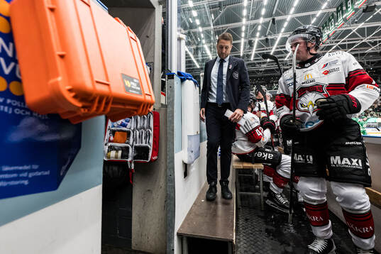 Malmö Redhawks tränare Tomas Kollar deppar