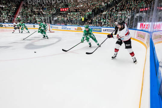Rögles Filip Johansson och Malmö Redhawks Robin Hanzl