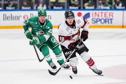 Rögles Fredrik Olofsson och Malmö Redhawks Lauri Pajuniemi