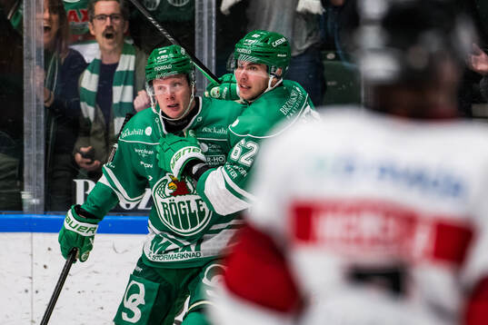 Rögles Fredrik Olofsson och Lubos Horky jublar