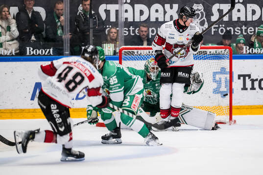 Malmö Redhawks Lauri Pajuniemi och Rögles målvakt Arvid