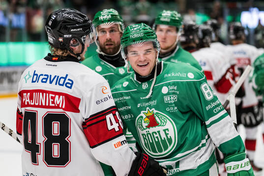 Rögles Karson Kuhlman jublar