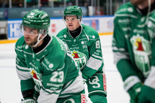 Rögles Karson Kuhlman jublar