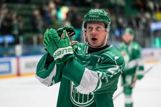 Rögles Fredrik Olofsson jublar