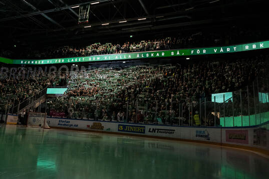 Vy över ett fullsatt Catena arena