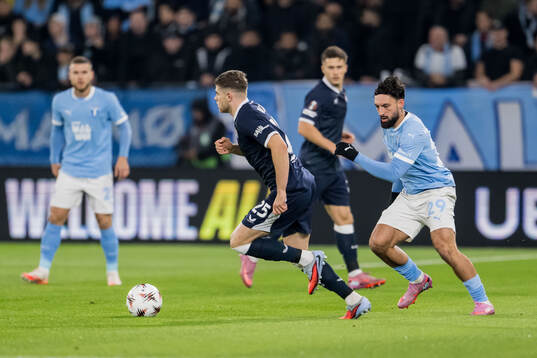 Moris Valincic of Dinamo Zagreb and Sead Haksabanovic of