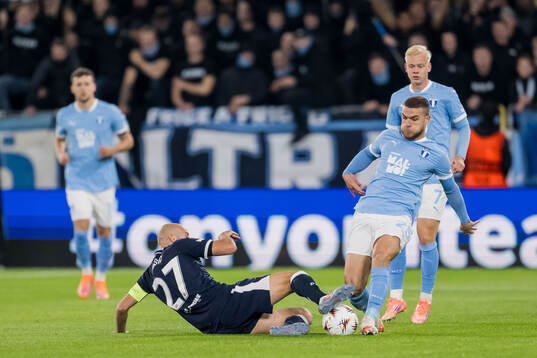 Josip Misic of Dinamo Zagreb and Gabriel Busanello of