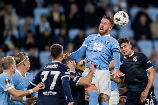 Pontus Jansson of Malmö FF and Sergi Dominguez of Dinamo