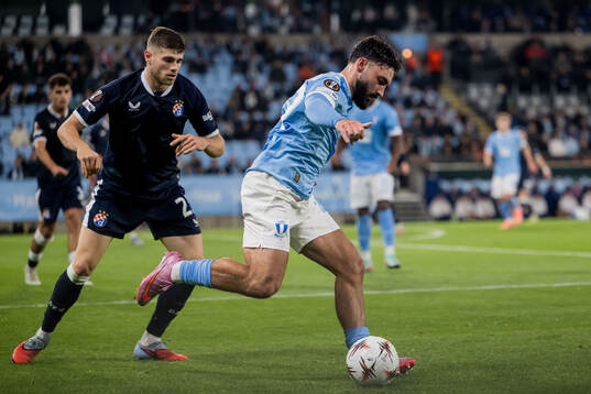 Moris Valincic of Dinamo Zagreb and Sead Haksabanovic of