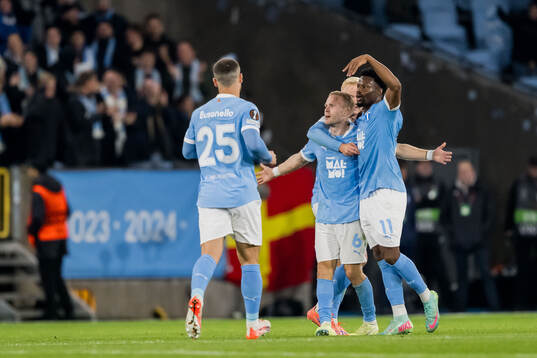 Oscar Lewicki of Malmö FF celebrates with Emmanuel Ekong