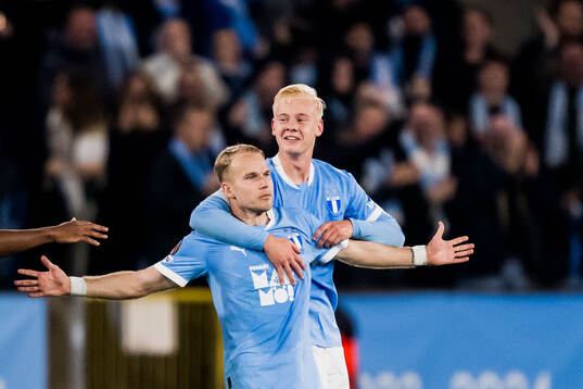 Oscar Lewicki of Malmö FF celebrates