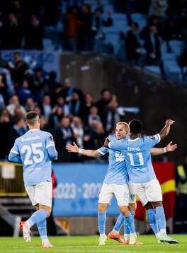 Oscar Lewicki and Emmanuel Ekong of Malmö FF celebrates