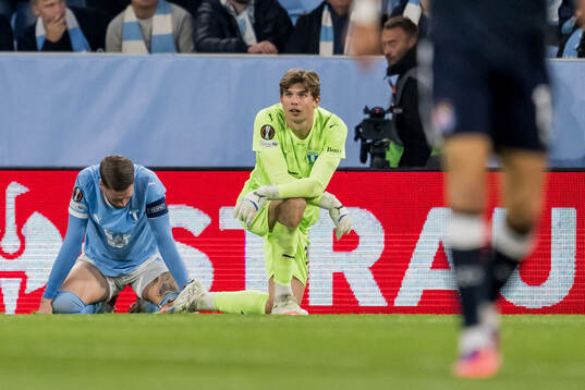 Pontus Jansson and goalkeeper Melker Ellborg of Malmö FF
