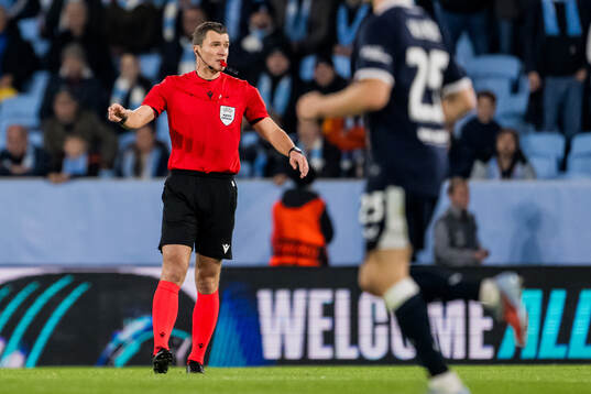 Referee Willy Delajod