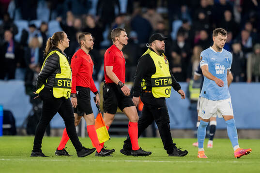Referee Willy Delajod