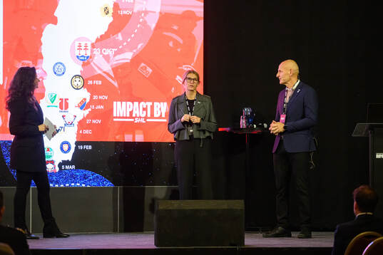 Jenny Silfverstrand VD shl och Timrå IKs klubbchef Fredik