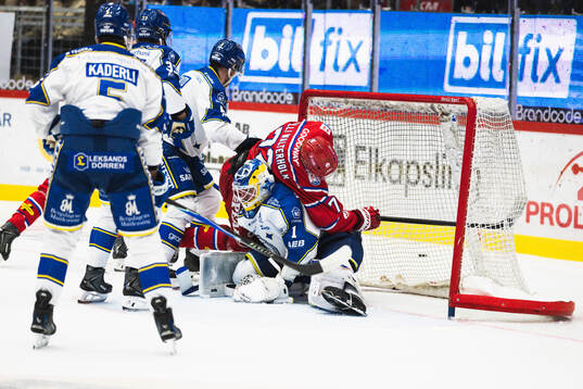 Timrås Erik Walli Walterholm och Leksands målvakt Marcus