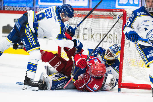 Timrås Erik Walli Walterholm och Leksands målvakt Marcus