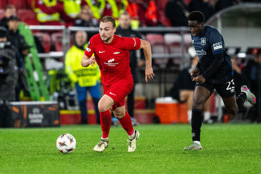 Mads Berg Sande of Brann and Djeidi Gassama of Rangers