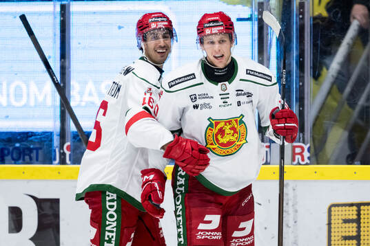 Moras Marcus Karlström och Karl Smedberg jublar