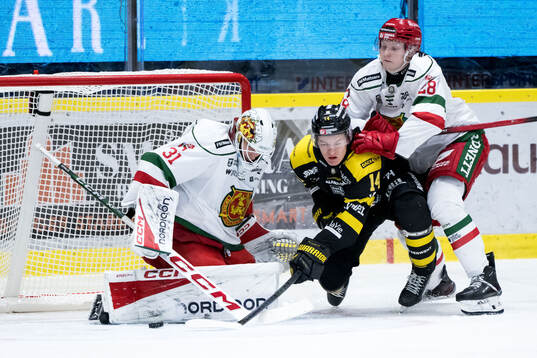 Moras målvakt Marcus Hellgren Smed och Hugo Orrsten